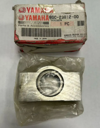 Крепление оси руля со втулкой, Yamaha 8GC238120000